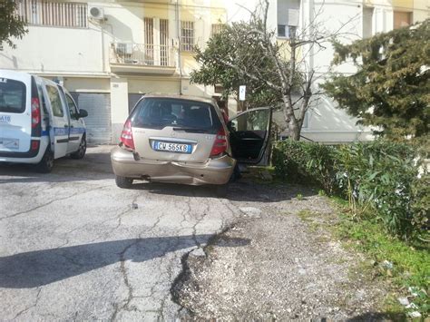 Parcheggia Auto Sotto Casa La Ritrova Mezza Distrutta Cronache