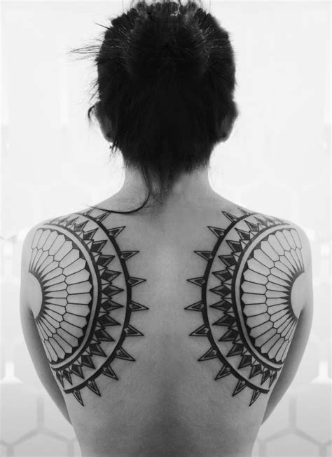 Chinese tattoo characters are much popular for the tattoos on areas between the shoulder blades. 50+ Shoulder Blade Tattoo Designs & Meanings - Best Ideas ...