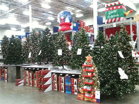 Let's walk thru lowes and take a look at their christmas decor!!! Lowes 60% off In Store :: Southern Savers