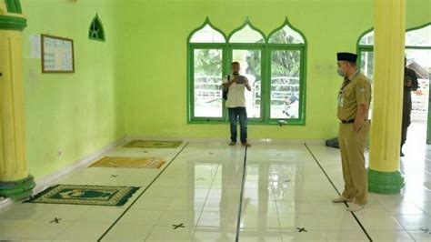 Pertama, orang yang mempunyai wudhu, meskipun belum batal, ia disunahkan wudhu lagi apabila ia minimal telah melaksanakan shalat, bisa berupa shalat fardhu atau sunah. Jika Salat di Masjid, Bupati Tangerang Imbau Warga Pakai ...