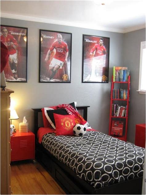 American football or rugby too feature commonly in bedrooms for boys in the form of accessories like ottomans, seats or sofas that are designed in the shape of a other options when thinking of boys bedroom ideas include snowboarding and swimming that are mostly found on walls of teenage boys. Great football room for boys | Kid's and Teen's room Ideas ...