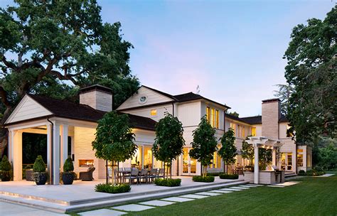 A Serene Californian Luxury Home With Transitional Architecture