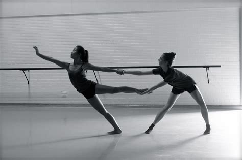 Les Arts De Cirque Dance Photography Dance Pictures Dance