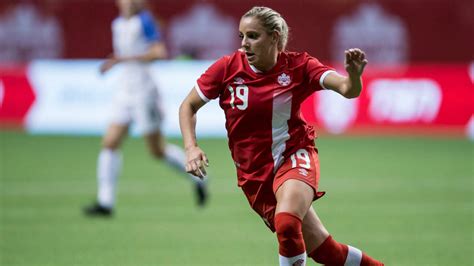 Canadian International Striker Adriana Leon Joins West Ham United