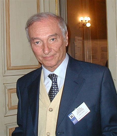 Il divulgatore scientifico ha un'altezza di 177 centimetri e un peso corporeo di 75 chilogrammi. Chi è Piero Angela