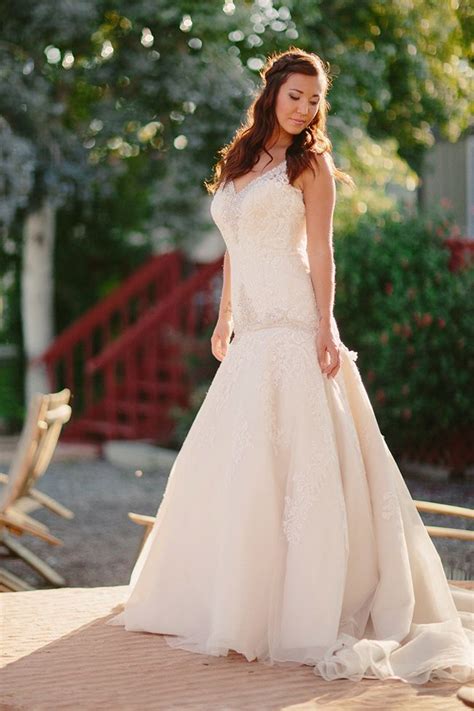 Rustic Farm Wedding Inspiration Shoot Emmaline Bride Wedding Gown