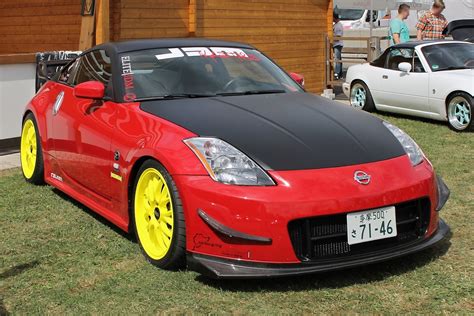 Jethro reflects on a magnificent 10 nissan 350z racer: Nissan Z350 bei den Grefrath Tuning Days, 11.8.2013 ...