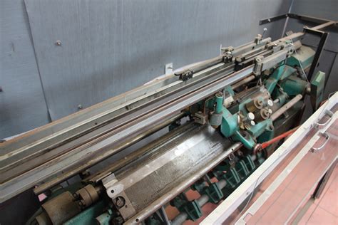 The difference between flat knitting and circular knitting is that in flat knitting, the stitch is always knitted from the same side. Scomar Flat Bed Knitting Machine