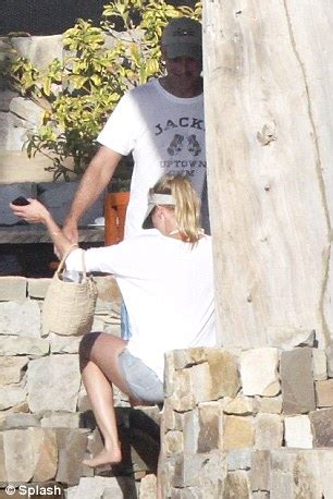 Cameron Diaz Flashes Her Bottom In Skimpy Bikini In Mexico Daily Mail