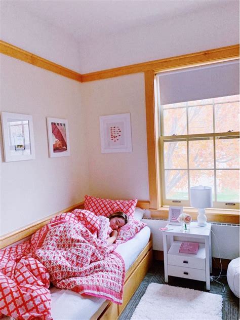 The front should be fitted, but not pull out around your chest. pinterest: @ellacatherine1 | Dorm room inspiration, Preppy room, Dorm room designs