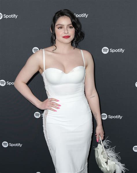 Ariel Winter Shows Her Cleavage At The Best New Artist Party 26 Photos