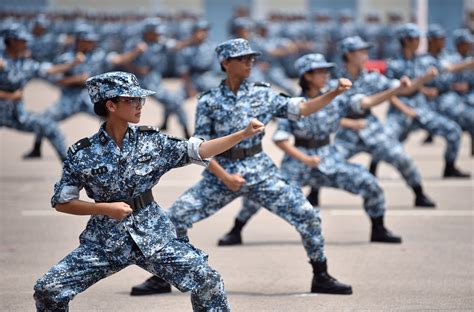 Us marine raiders arrive in taiwan to train troops in assault and infiltration missions. China Shows Off Strength Of Military Forces - LADbible