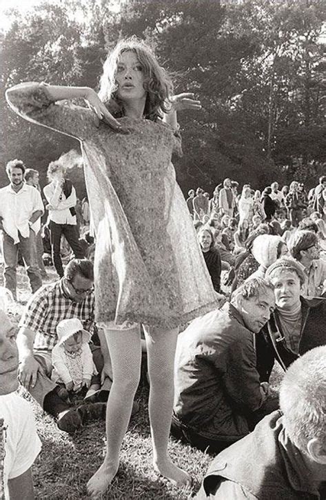 Idea By Richard Mcfeters On History In Photos American In 2020 Woodstock Hippies Woodstock