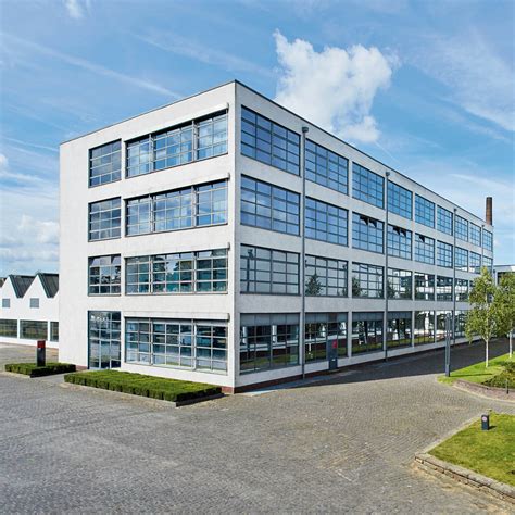 He started out as a draftsman before striking out later on his own. Mies van der Rohe Business Park in Krefeld - DAS WEBER ...