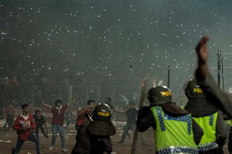 √ 10 Kerusuhan Sepak Bola Terbesar Di Dunia And Indonesia