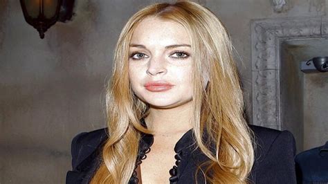 lindsay lohan accused of stealing again india today