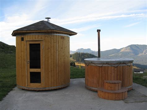 Barrel Saunas And Wood Fired Hot Tubs Sauna Badetonne De
