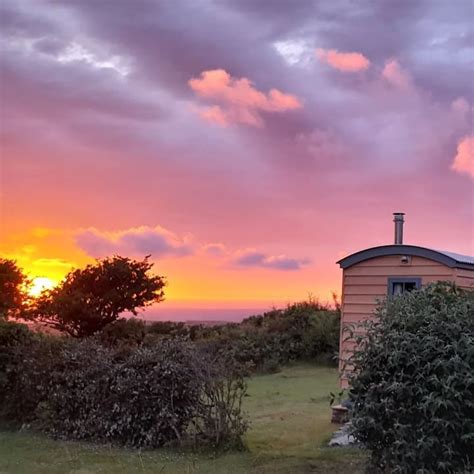 Seaview Shepherds Hut With Ensuite And Woodburner Shepherds Huts