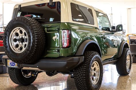 Custom Ford Bronco Badlands Is A Perfect Mix Of Old And New Carbuzz