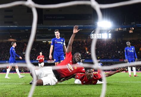 twitter goes berserk as manchester united beat chelsea 2 0 in the fa cup