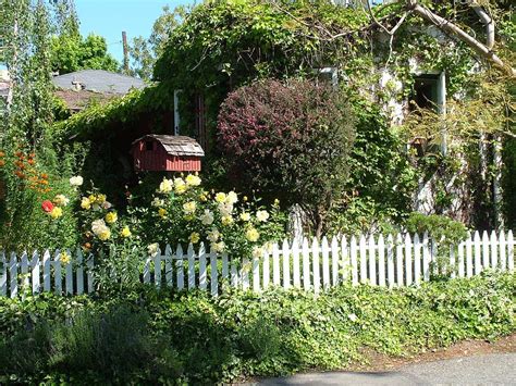 Cottage Picket Fence Photograph By John Loyd Rushing
