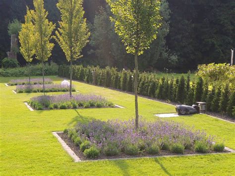 Dann kann man das pflanzen, was in der kalten jahreszeit im fachhandel oder gartencenter gerade angeboten wird. Lavamulch | Galabau Mähler | Lava Mulchmaterial