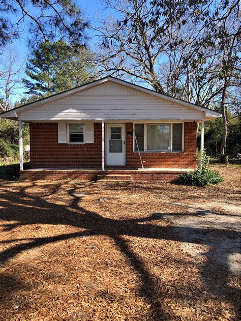 4 Beds 2 Baths - House - Property Rentals - Bennettsville, South