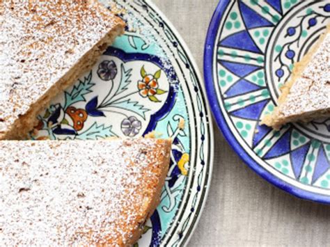 The tradition of baking a fanouropita is a great honour bestowed upon the. Fanouropita : un gateau traditionnel grec - Recette par Un ...