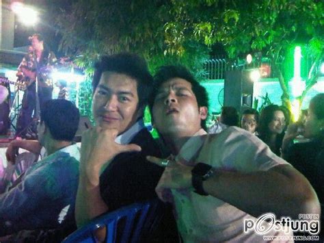 สุรินทร คารวุตม์ (อยู่ช่อง 3) พ.ศ. "อะตอม สัมพันธภาพ" หนุ่มหล่อจาก เสาร์5 และ หอบรักมาห่มป่า