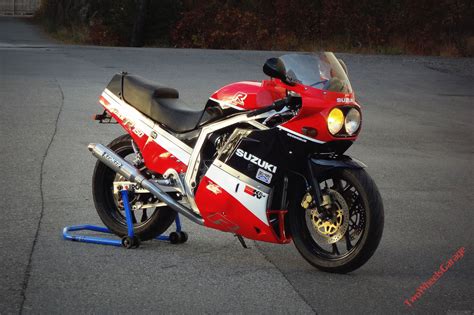 The only electronics on the gsxr 750 is the drive mode selector, which allows the rider to adjust the engine power delivery according to the riding conditions. 1987 Suzuki GSX-R 750 | Picture 2713269