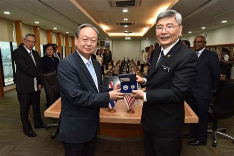 Menteri yang dikalahkan ialah datuk seri liow tiong lai (kementerian pengangkutan), datuk seri dr s subramanaim (kementerian kesihatan) dan datuk seri mah siew keong (kementerian perladangan dan kementerian komoditi). Bilateral Meeting With Thailand's Minister Of Commerce