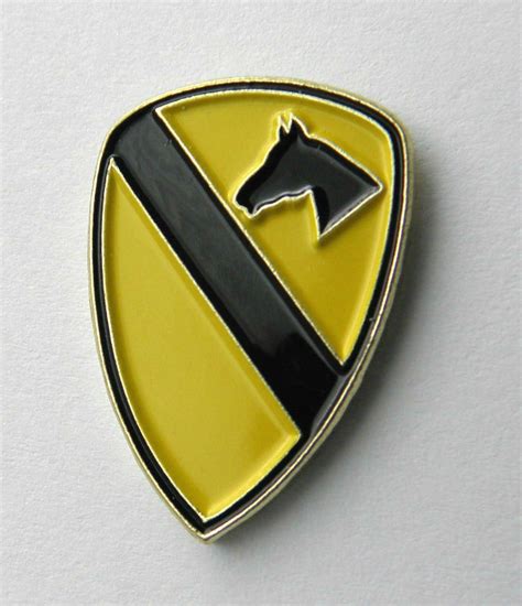 Us Army 1st Cavalry Division Large Lapel Pin Badge 15 Inches Cordon