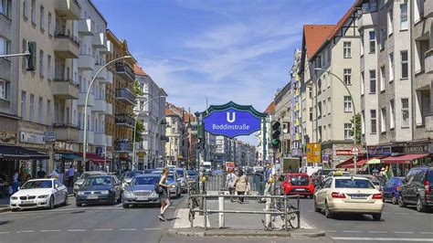 Dann sind sie hier genau richtig. Mehr Sicherheit für Radfahrer: Hermannstraße in Berlin ...
