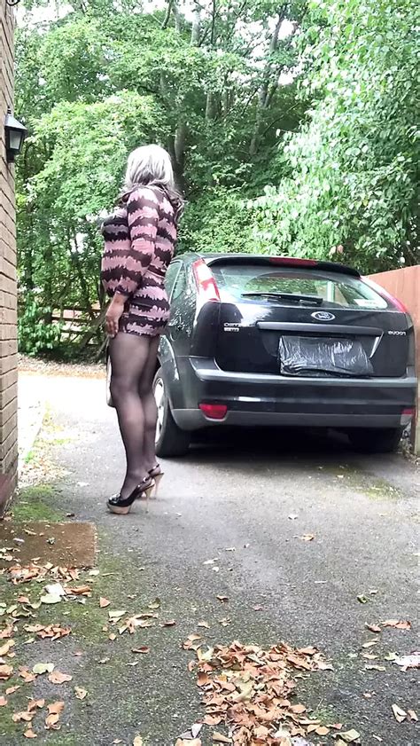 Amateur Crossdresser Kellycd2022 Sexy Milf Masturbating Outdoors On The Driveway Sissy Cumshot