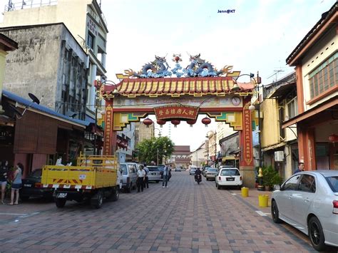 The town attracts visitors who want to experience authentic malaysian culture and explore the area's famous cuisine. Road to Terengganu: Bandar Kuala Terengganu (Kuala ...
