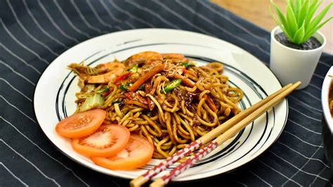 Langsung saja kita simak penjelasan dibawah ini Mee Goreng Basah Mak Ajar - YouTube