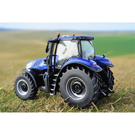 BRITAINS 1:32 NEW HOLLAND BLUE POWER 4WD TRACTOR 43319 One32 Farm Toys