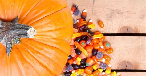 Halloween Candy Guide Top 10 Best Trick Or Treating Candies Forkly