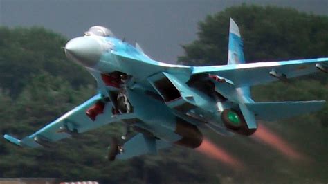 Extremely Close Up Ukranian Su 27 Flanker Display With Giant