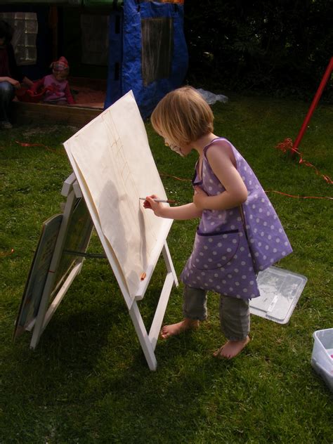 Die Bommelfrau: Staffelei mit Buchstütze