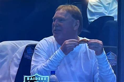 Mark Davis Caught On Broadcast Going To Town On Chicken Wing