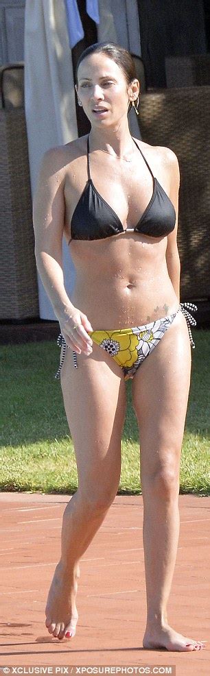 Amyzanys Blog Natalie Imbruglia Flaunts Her Toned Bikini Body