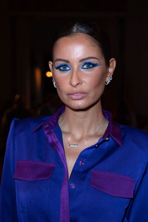 Последние твиты от malika menard (@menardmalika). Malika Menard - Zuhair Murad Haute Couture Show in Paris ...