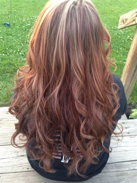 Red caramel highlights and intense mahogany match perfectly. Caramel highlights on red hair | Red hair with highlights ...