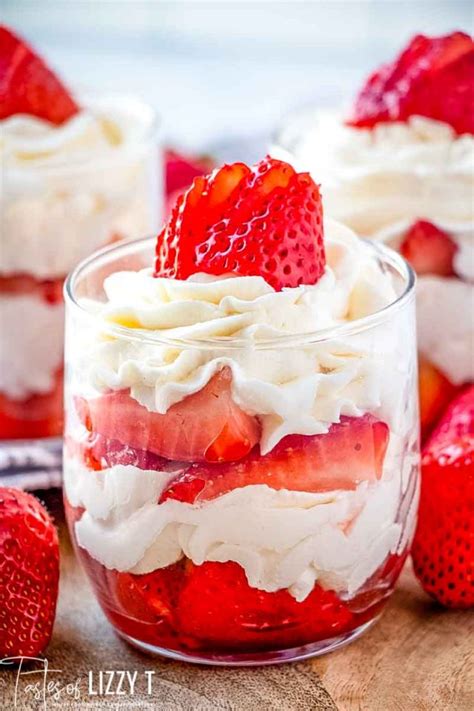 strawberries and cream mini parfaits {easy no bake dessert recipe}
