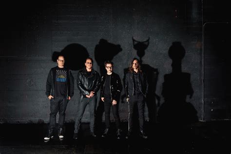Weezer is an american alternative rock band from los angeles, california, formed in 1992. Review: Weezer's Latest Hunk of Cali-Rock Malaise, 'The ...