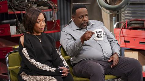 Watch The Neighborhood Season 2 Episode 15 Welcome To The Bad Review
