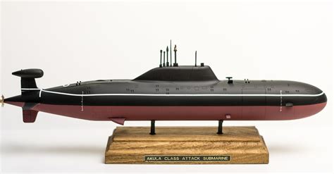 SSN Akula Class Submarine Plastic Model Military Ship Kit 1 350