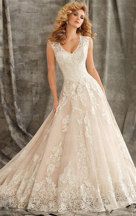 Beautiful Vintage Lace Princess Wedding Dress Hsnci0002