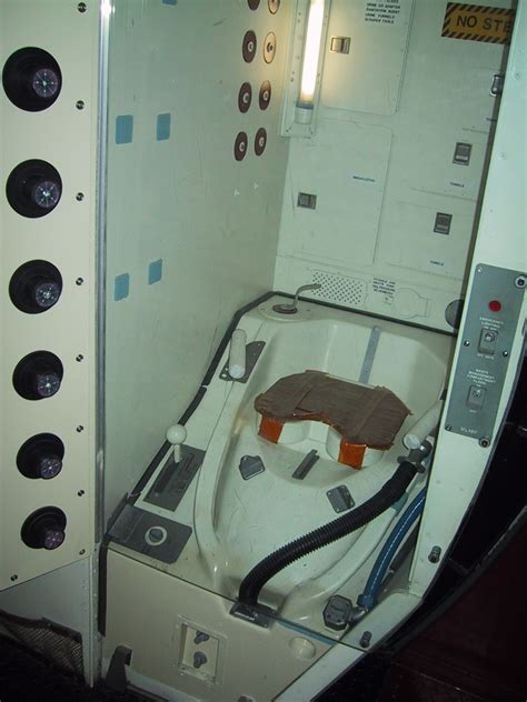 Jak Astronauci Korzystają Z łazienki W Kosmosie